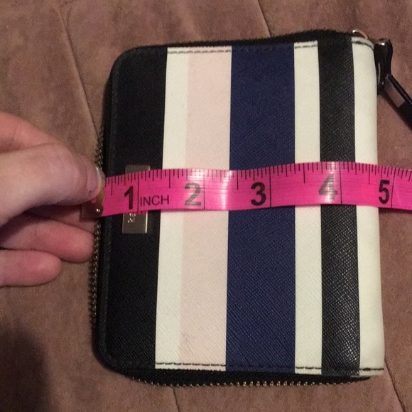 Kate Spade zip around wallet - Picture 3 of 10